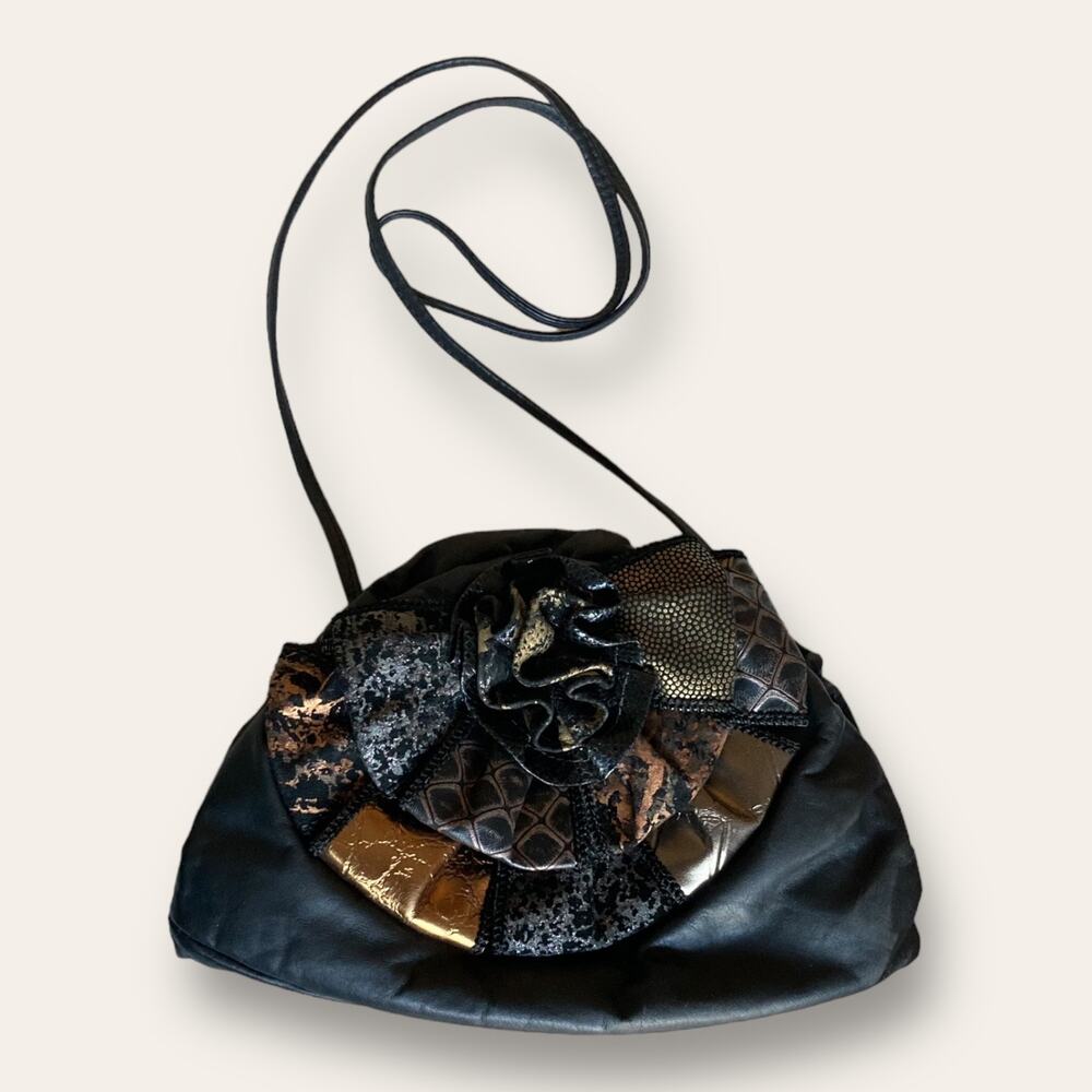 80's Black clamshell Clutch, quality leather with shoulder strap
